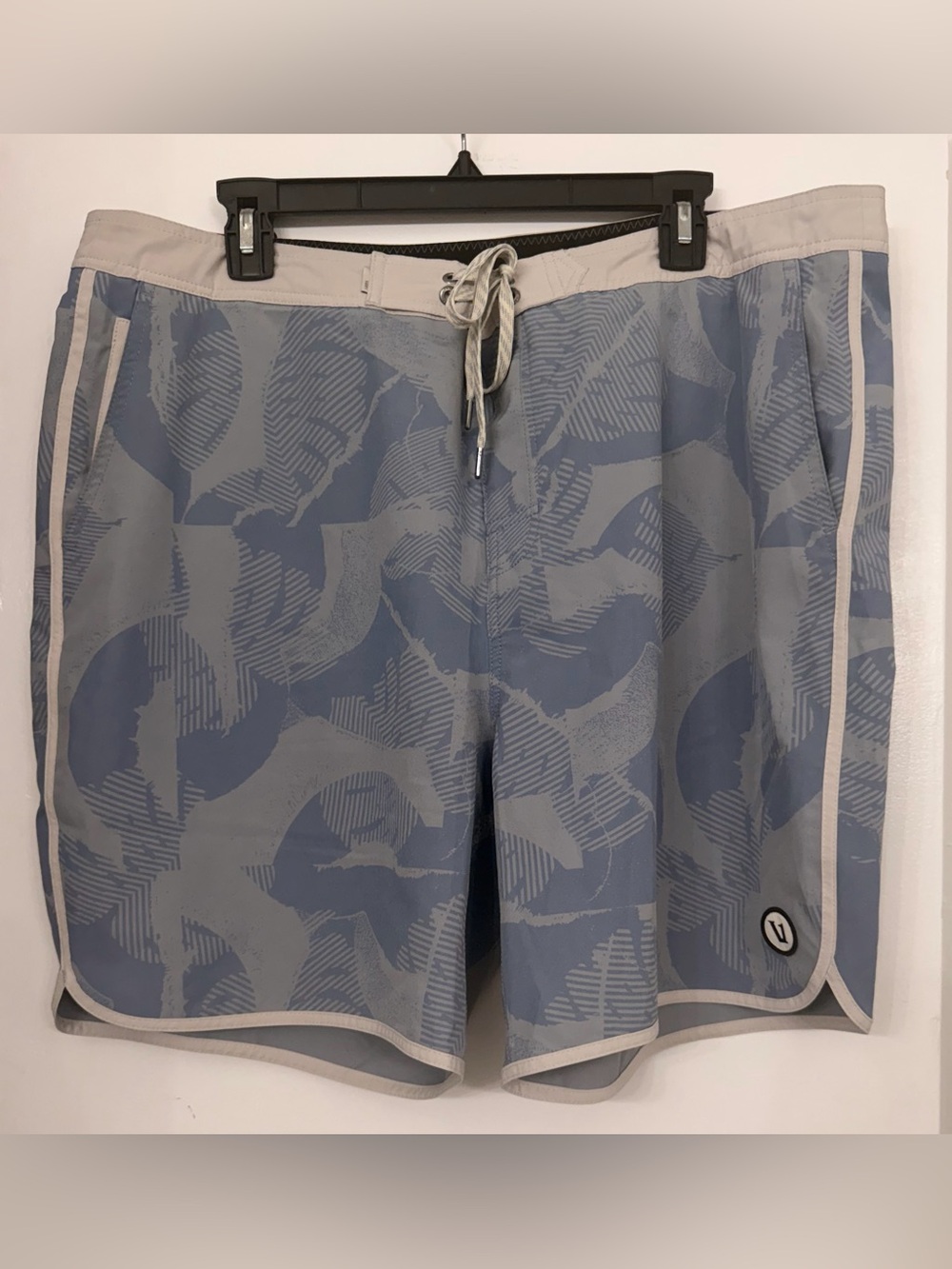 Vuori Cruise Boardshorts Monstera Leaf Blue & Gray Size 38
